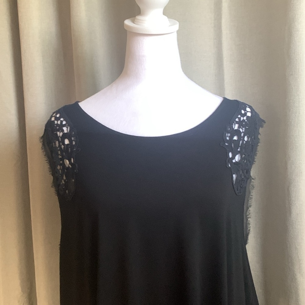 Vince Camuto Black Lace/Fringe Tank Top Size 1X - Picture 3 of 15